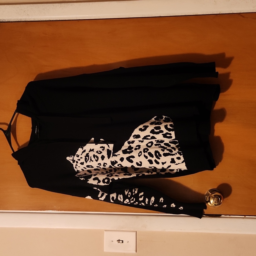 Torrid Black and White Leapord Hoodie Size 1 (14-16)
